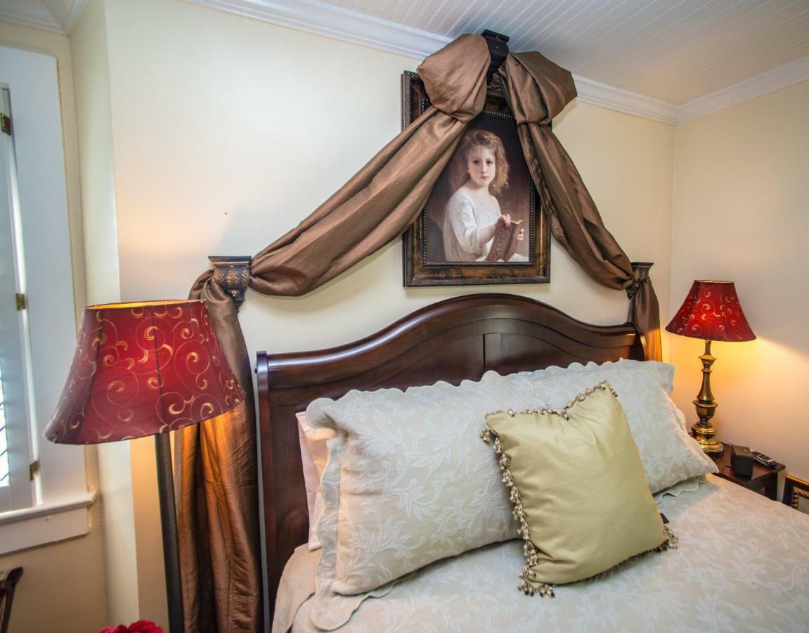 Chimney Rock Manor Hotel Екстериор снимка